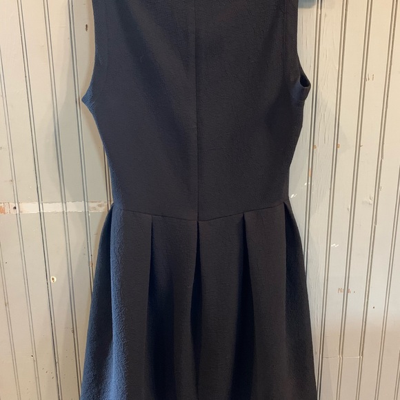 Flattering Sandro dress - Picture 3 of 3